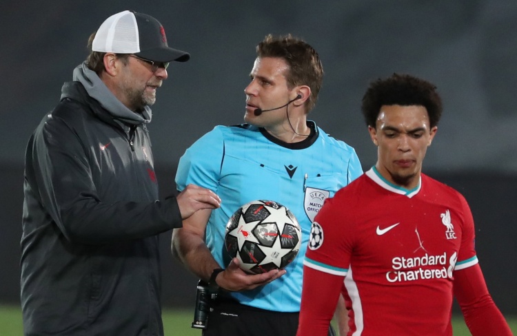 太阳报走访出售原味球衣公司的仓库：汗臭味强烈却不令人反感