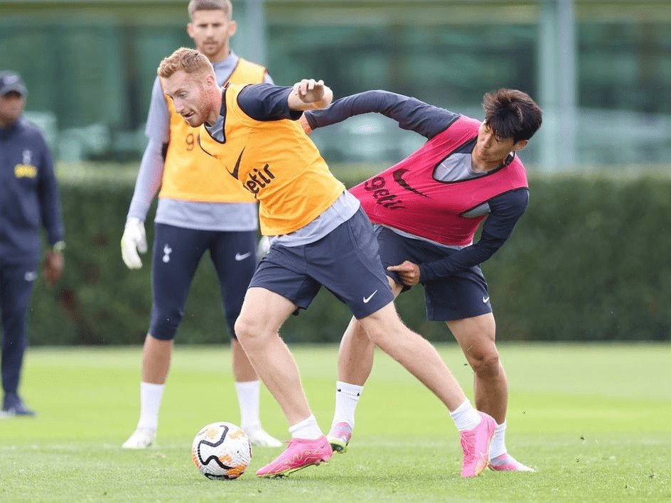 西媒：乌奈·西蒙或因伤缺席对土耳其的比赛，拉亚有望首发（西媒称乌奈·西蒙恐因伤缺席战土耳其，拉亚有望出任首发门将）