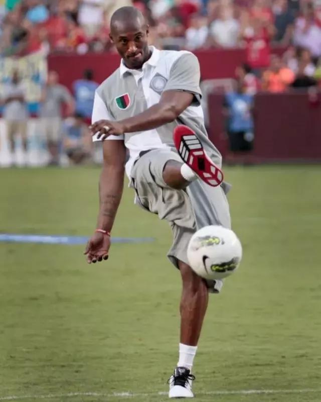 苏格兰晋级世界杯，前曼联炸弹小队成员社媒祝福麦克托米奈（苏格兰闯进世界杯，前曼联“炸弹小队”成员发文祝贺麦克托米奈）