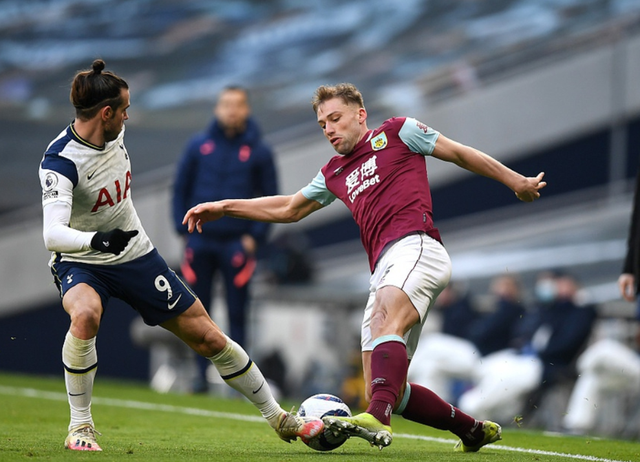 就在今天，12月8日凌晨！中超传来了青岛西海岸、武汉三镇和海港的新消息（12月8日凌晨，中超最新动态：青岛西海岸、武汉三镇与海港传来新进展）