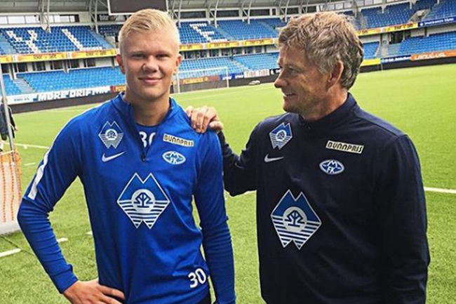 球星赛后把奖杯给队友，太暖心