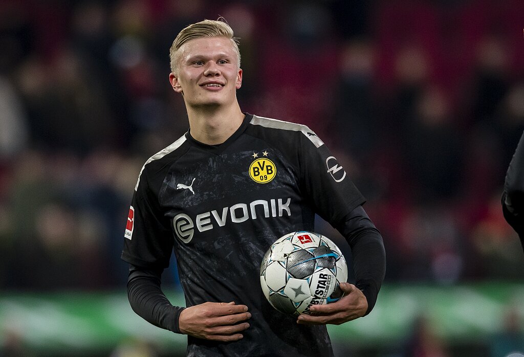 马德兴：有关方面对王洪亮带队0-3巴西不满，却对女足0-8沉默