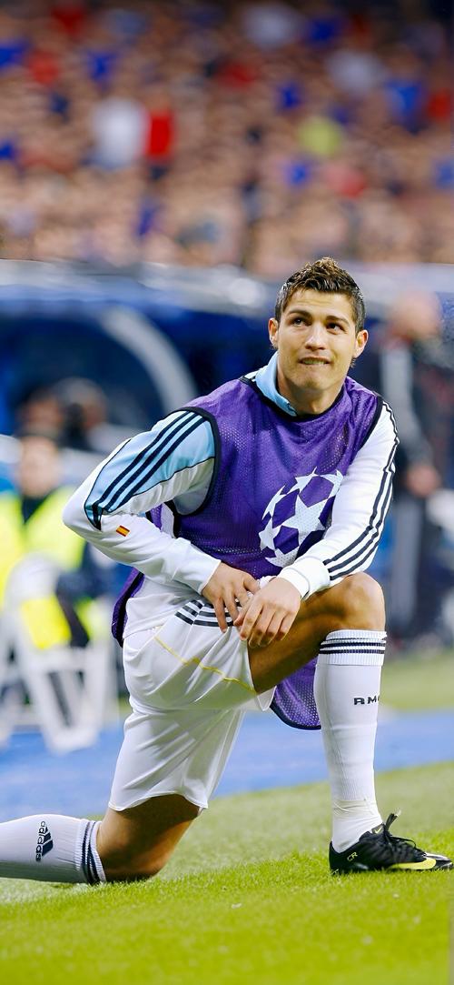 打进个人赛季德甲首球，丘库埃梅卡当选多特客战汉堡全场最佳（丘库埃梅卡收获赛季德甲首球，获评多特客场对阵汉堡全场最佳）