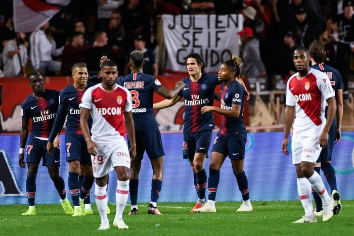 拜仁积极追求梅努，欲将其打造成欧冠核心，但曼联与意甲球队争夺，形势激烈。