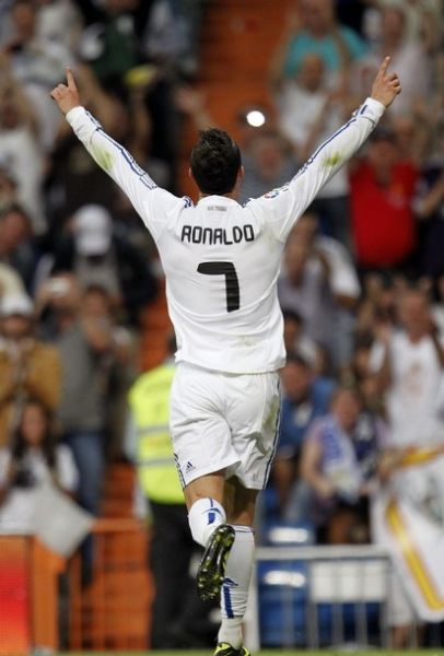 周六意甲焦点战：维罗纳迎战亚特兰大，保级压力与欧战野心的激烈碰撞！