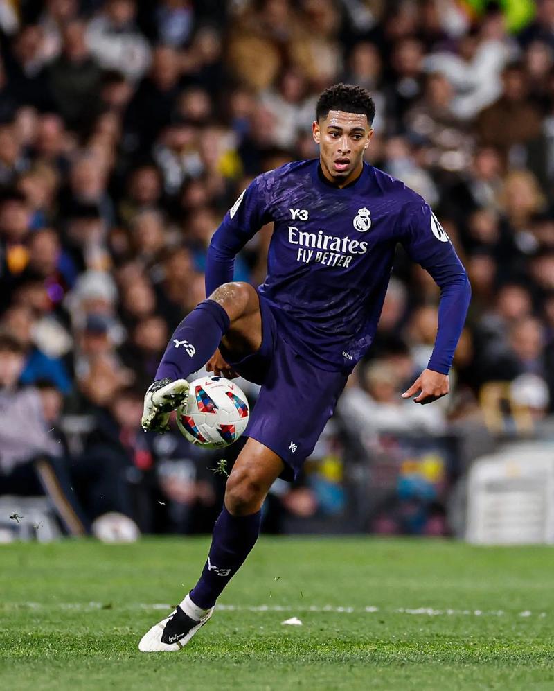 小孩哥！17岁卡尔成为欧冠最年轻连续3场进球球员（17岁新星卡尔创纪录，成欧冠最年轻连续三场破门球员）